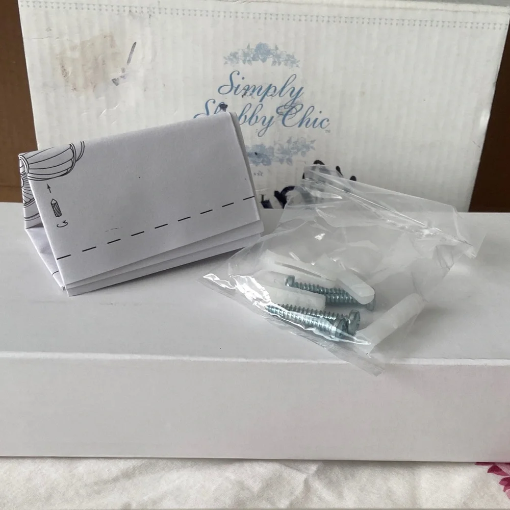 Simply Shabby Chic Cream Floral Roses Towel Bar NEW